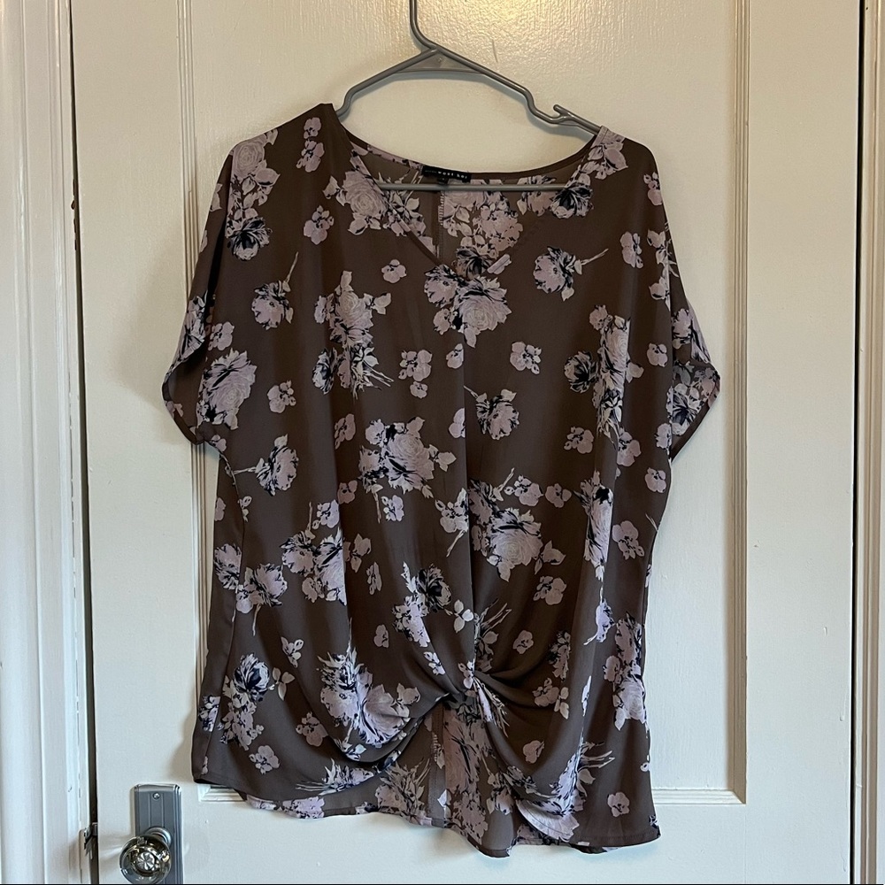 West Kei Allura Knot Detail Floral Top size L